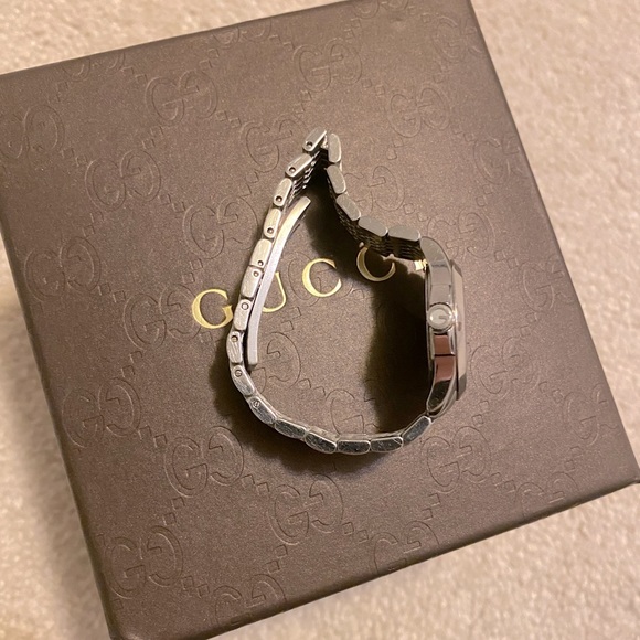 SOLD **GUCCI TIMELESS WATCH** - Picture 12 of 13